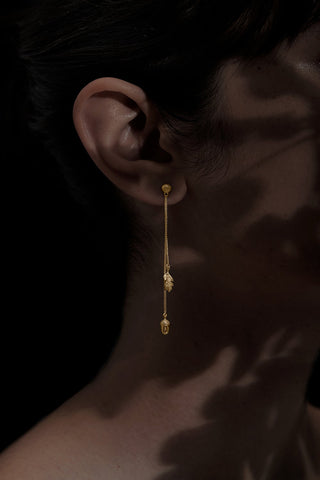 Acorn and Leaf Pendulum Earrings Gold