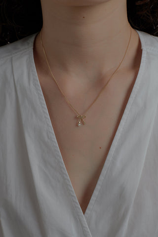 Love Knot Necklace Gold