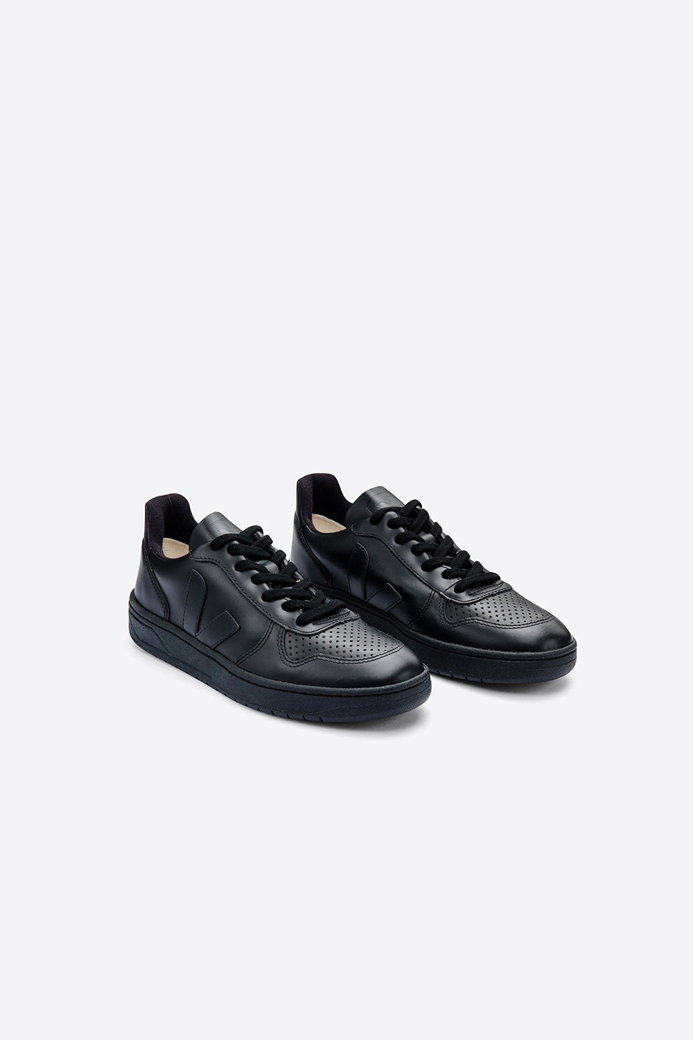 Veja v1 sale black leather