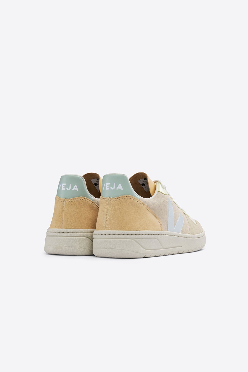 Veja v10 sale size 35